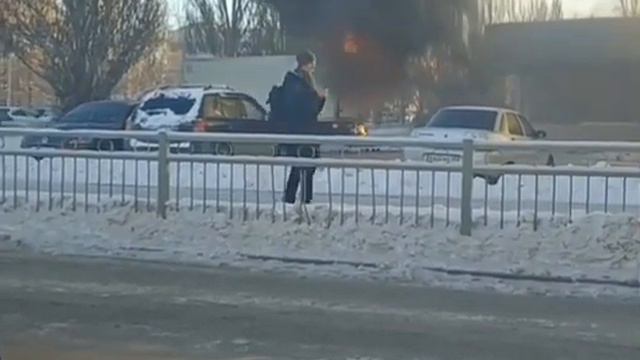 🔥 В Екатеринбурге на Восточной горит будка и ее содержимое. Пожарные уже приехали. Надеюсь, никт... смотреть онлайн