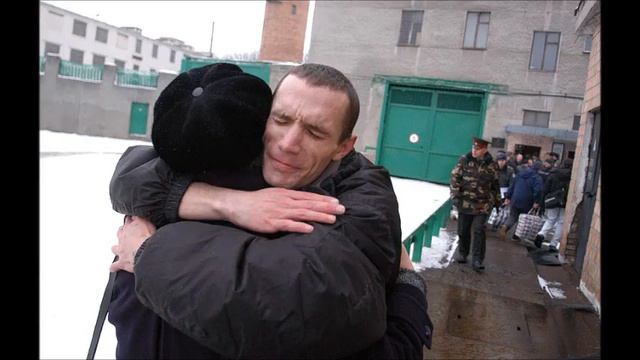 Смотрящие в красных тюрьмах смотреть онлайн