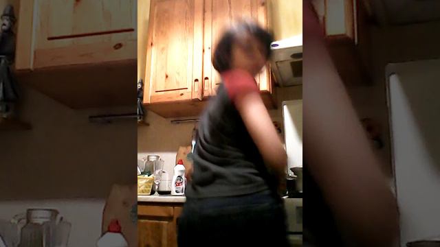 Смешной танец под песню "слышь ты чё такая дерзкая а " смотреть онлайн