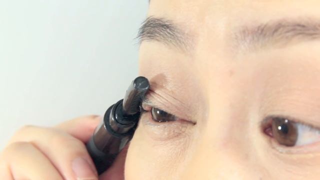 Heated Eyelash Curler Review and Demo смотреть онлайн