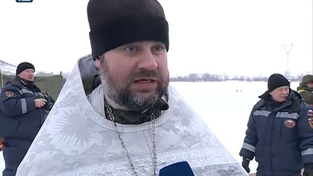 В Омске православные выстроились в очередях у купелей смотреть онлайн