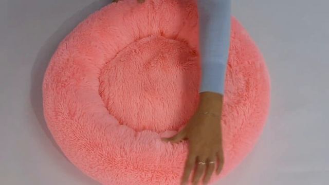 Лежанка для собак, котов и кошек круглая розовая средняя меховая, лежак для животных Sonay Zasonay смотреть онлайн