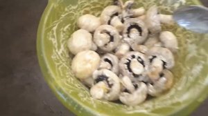Шампиньоны с майонезом и соевым соусом