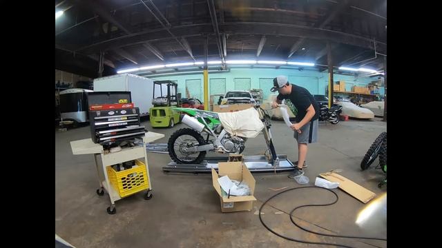 New 2021 Kawasaki KX250 Uncrating and Bike Build смотреть онлайн