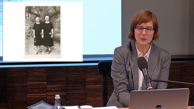 Лекция Оксаны Гавришиной «Поверхностные значения. Одежда в фотографии Августа Зандера»