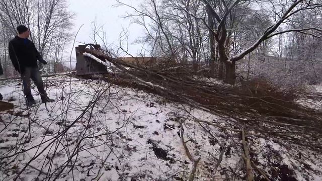 УРАЛ - 5557 И ТРАКОР ТДТ-55 НА РАСЧИСТКЕ СТАРОГО ВОДОЁМА. смотреть онлайн