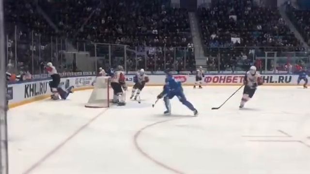 Жесткий силовой прием Фрэнсона против Петерссона КХЛ Барыс vs Авангард 1 матч 1/4 финала смотреть онлайн