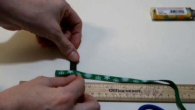 How to Make a Christmas Tree Ribbon Sculpture Hair Clip смотреть онлайн