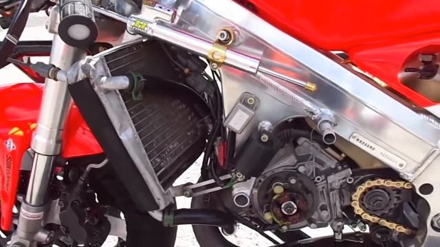 Honda RS250 RF ... two-stroke production racer, developed for participation in the 250 ccm class GP смотреть онлайн