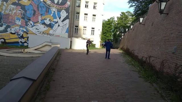 Катаюсь на электросамокате. смотреть онлайн