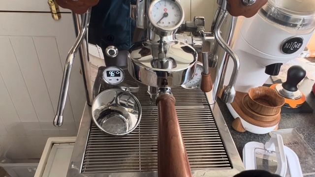 Niche zero vs Mazzer Super Jolly (new 233M burrs) смотреть онлайн