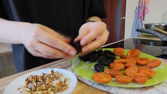 Много сладостей! Рецепт простых конфет из сухофруктов. Типичные будни) смотреть онлайн