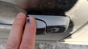 Как подтянуть ослабшую ручку двери на Гранте