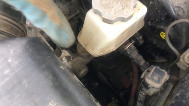 Как поменять главный тормозной цилиндр на автомобиле Hyundai Accent и с чем можно столкнуться смотреть онлайн