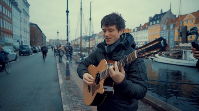 Alec Benjamin – Let Me Down Slowly (live in Nyhavn) смотреть онлайн