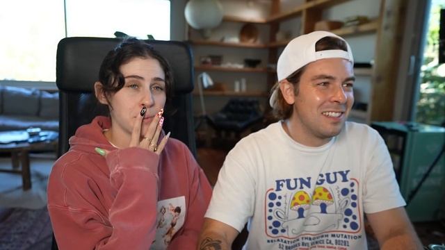 COUPLE'S REACT: Manhunt смотреть онлайн