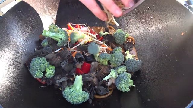 Азиатская Кухня лягушачьи лапки с овощами смотреть онлайн