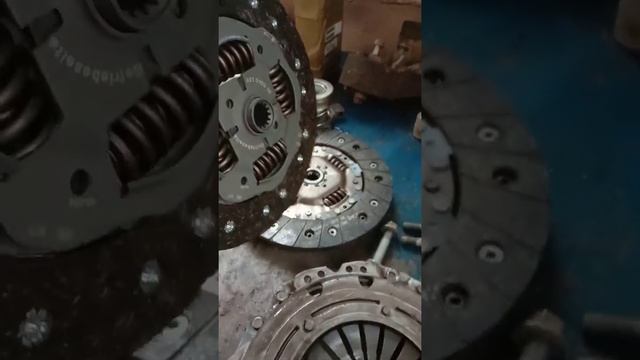 Меняем новое сцепление на новое. смотреть онлайн