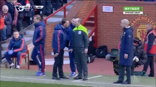 Луи ван Гал взял и упал (Van Gaal falls over vs Arsenal 27.02.16) смотреть онлайн