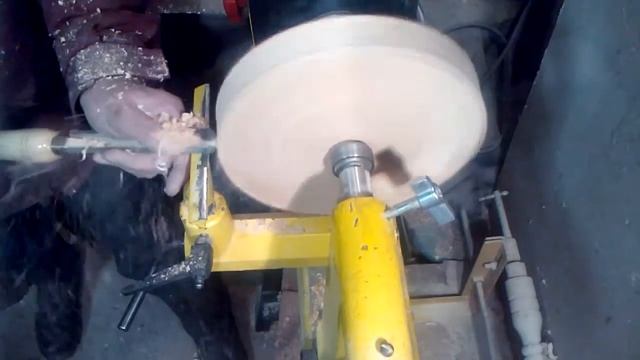 Точим тарелку из ясеня (попытка №1) смотреть онлайн