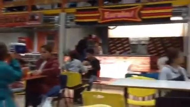 Food court in Bolivian shopping mall смотреть онлайн
