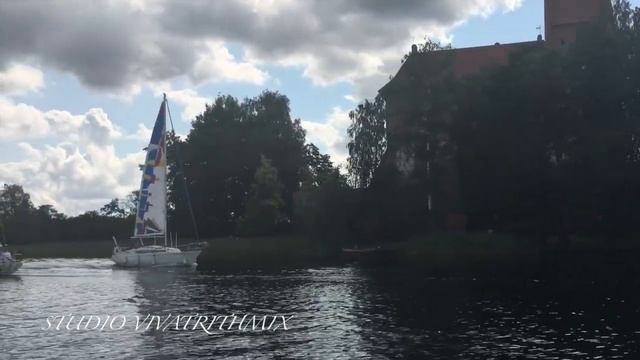 Тракайский замок на яхте по озеру Гальвес Тракай (Литва) (Trakai (Lietuva)) смотреть онлайн