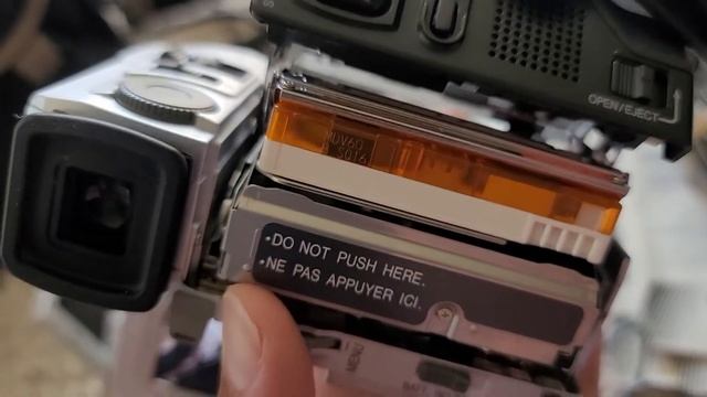 JVC DVM-90 AND DVM-70 VIDEO CAMERA LOT DEMO смотреть онлайн