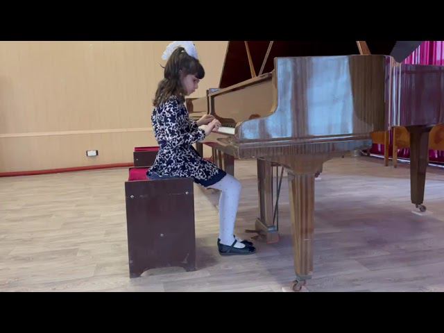 Л. Моцарт Менуэт ре минор - исполняет Качаева Лиза смотреть онлайн