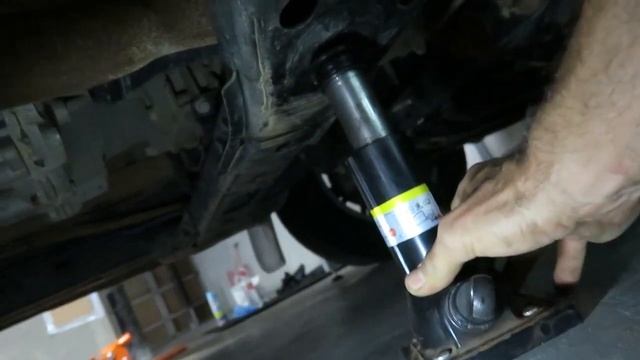 AMAROK Tyre Change, Spare release, jacking points, torque settings. смотреть онлайн