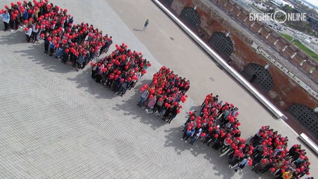 В казанском Кремле исполнили песню «День Победы» смотреть онлайн
