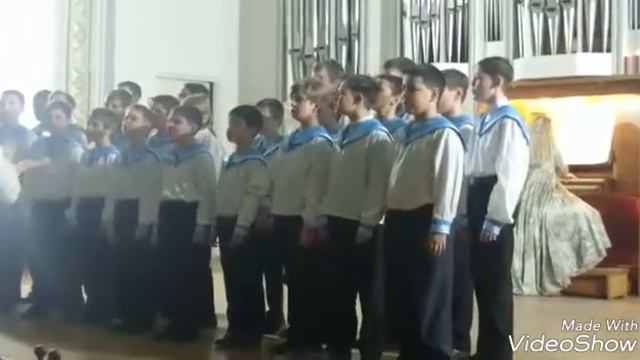 Выступаю в хоре мальчиков! Поём ave Maria смотреть онлайн