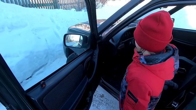 Лада Нива ТРЕВЕЛ. Машина СЛОМАЛАСЬ. Адский СКРИП, будем РЕМОНТИРОВАТЬ... Пробег 28 000 км. смотреть онлайн