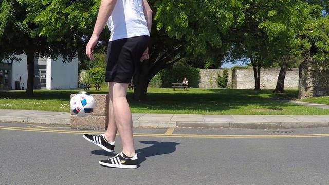 ZLATAN FLICK (Tutorial) :: Football / Soccer Flick Up смотреть онлайн
