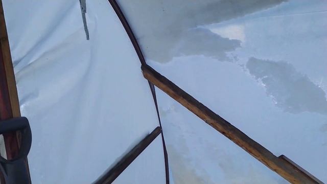 Спасаю теплицу от тонн снега. Как зимуют саженцы? смотреть онлайн