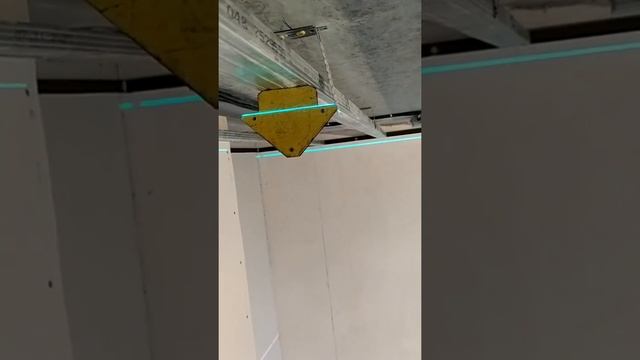 монтаж профиля для гипсокартона на потолок с помощью лазерного уровня!