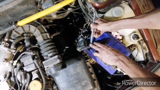 Какую клемму снимать с аккумулятора первой? как снять аккумулятор? смотреть онлайн