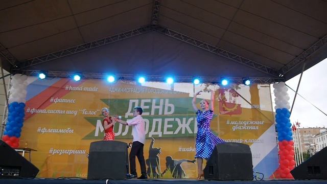 "Три Вальса" Выступление "М-Данс" на Дне Молодежи смотреть онлайн