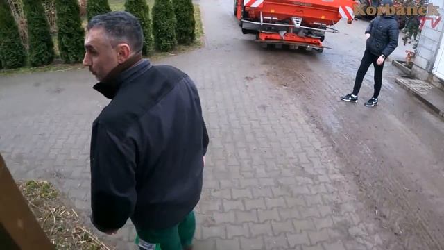 Kierowca Piciu dostarcza rozsiewacz Gaspardo Primo EW314 [Korbanek] смотреть онлайн