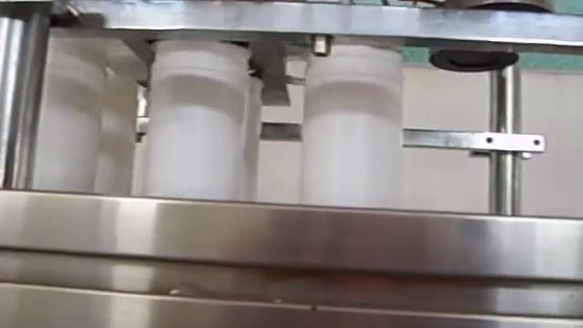 Упаковка салфеток в банки. Заполнение жидкостью и запайка верха. QX V смотреть онлайн