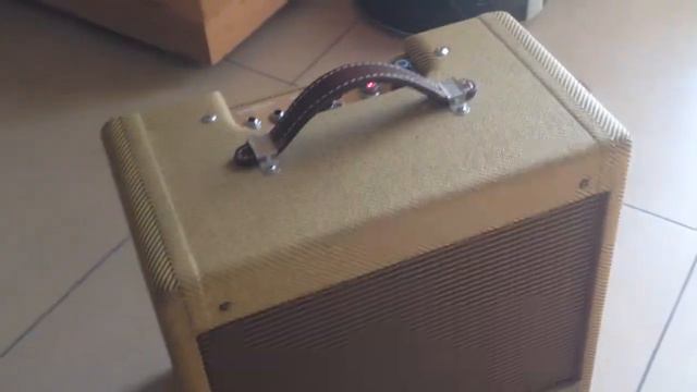 Tuesday Blues ft. DC Snakebuster -- Fender Champ 5F1 Highschool Amps смотреть онлайн