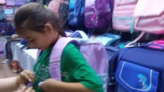 Едем на рынок 🚙 Собираем детей к школе 👩💼👩🏫 смотреть онлайн