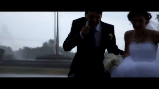 Свадьба под проливным дождем смотреть онлайн