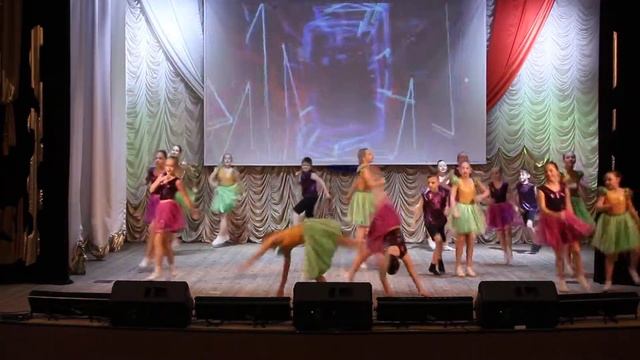 "Танцы на кончиках пальцев", анс."Радость" Чернянская ДШИ, рук. Карнаухова С.И. смотреть онлайн