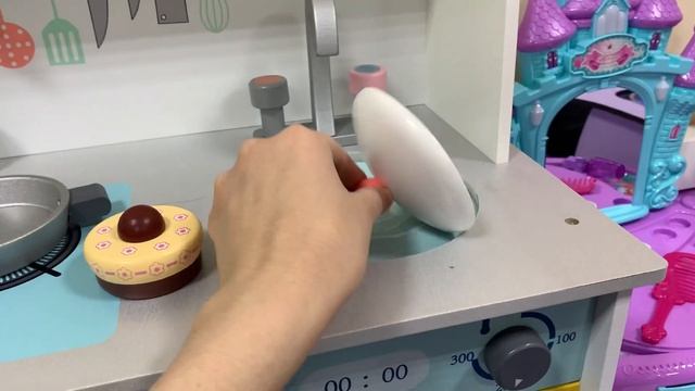 Набор детской игрушечной кухонной посуды и продуктов | Детская кухня | Готовим вместе смотреть онлайн