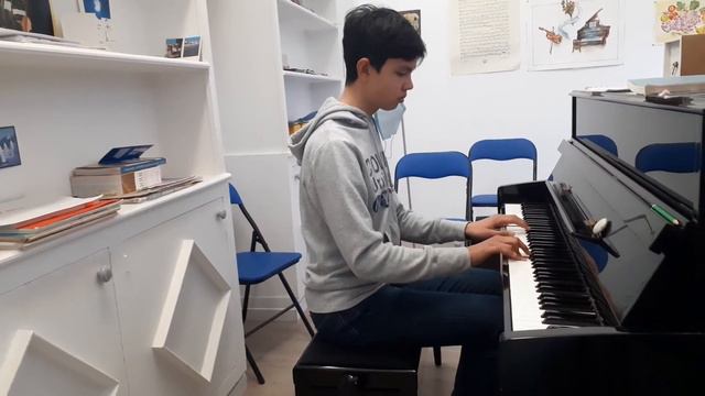 Thibaud joue le prélude BWV 850 de Jean Sébastien Bach смотреть онлайн