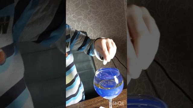 Чарівний вулкан із олії та води смотреть онлайн