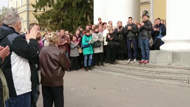 ЛЮДИ ПОПРОЩАЛИСЬ С АКТРИСОЙ МАРИНОЙ ПОПЛАВСКОЙ смотреть онлайн