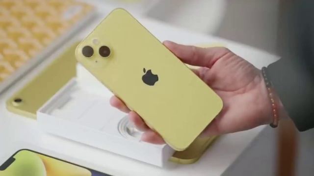 “Apple” introduces “iPhone 14” in yellow, without any additional improvements смотреть онлайн