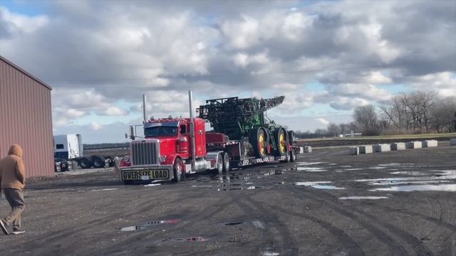 Погрузка жаток John Deere в контенер. Бу техника из США. Стрим в воскресенье