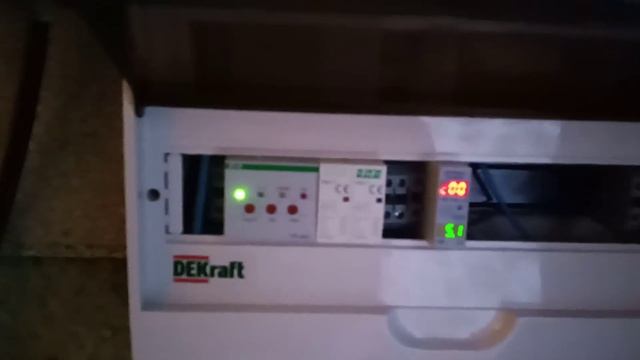 Выбор лучших фаз и подключение дешёвого АВР. смотреть онлайн